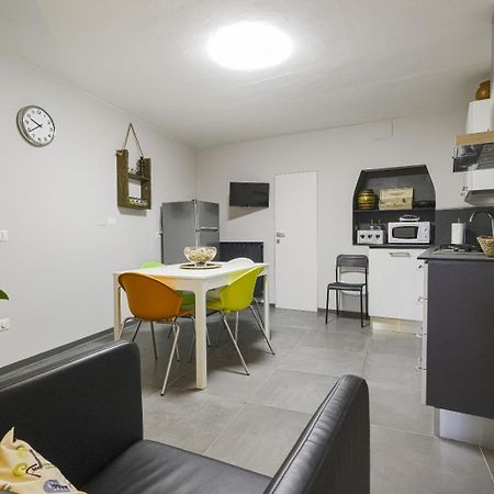 Casa Vacanze Vicolo Della Luna Ambra Exteriér fotografie