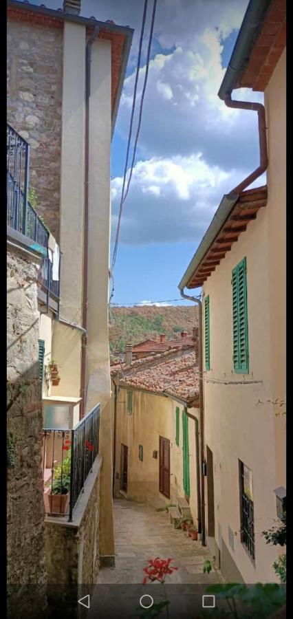 Casa Vacanze Vicolo Della Luna Ambra Exteriér fotografie